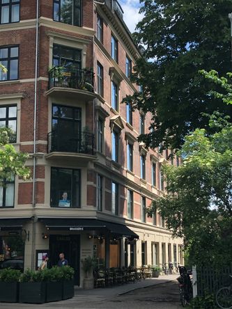Det gode eksempel, hvor altanerne er tilpasset bygningen på Allegade
Foto: Ditte Thye